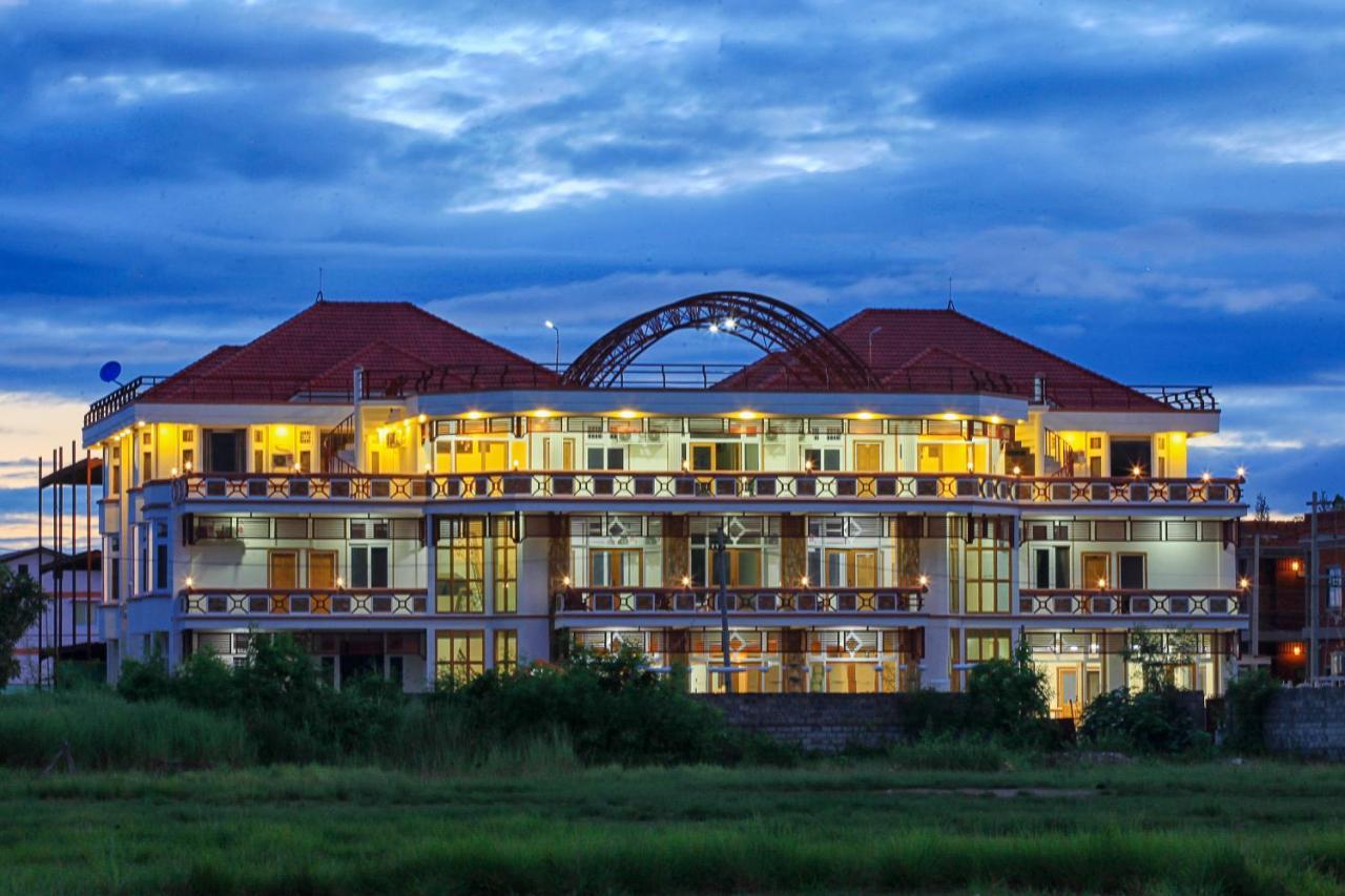 Five One Star Hotel Nyaung Shwe Exteriér fotografie