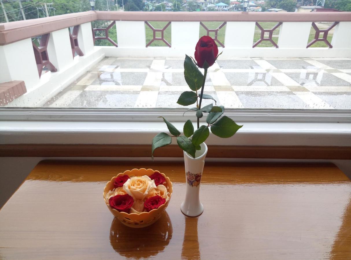 Five One Star Hotel Nyaung Shwe Exteriér fotografie